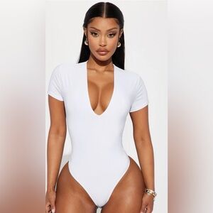 Fashion Nova Elegant White V-Neck Bodysuit